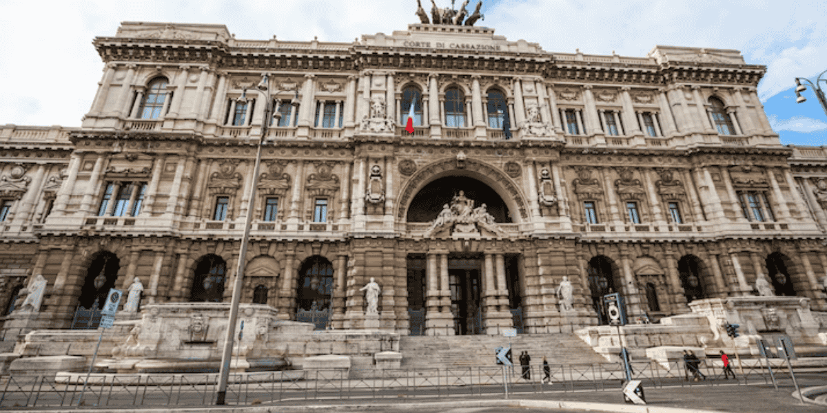 Italy to raise small parcel tax to EU level